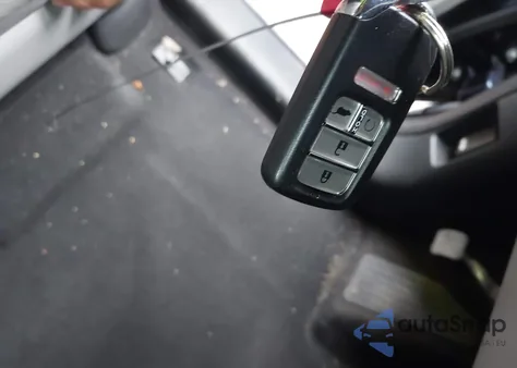 2016 Honda Pilot Touring z USA, uszkodzony, nr VIN 5FNYF6H9XGB034420